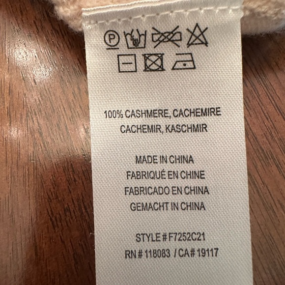 Minnie Rose Cashmere V-Neck Tank Top | Luxury Knit - Picture 8 of 9